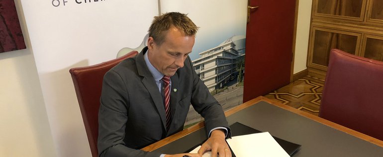 200817_ILL NIC signing ceremony.jpg