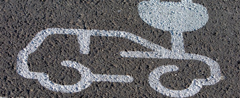 211124 signature MOU batteries AdobeStock_415716532.jpg