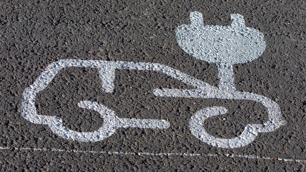 211124 signature MOU batteries AdobeStock_415716532.jpg